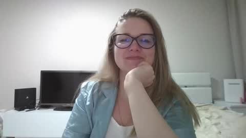 emma_misty_ online show from February 15, 8:19 pm