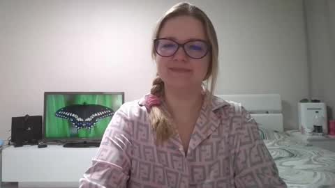 emma_misty_ online show from March 3, 8:37 pm