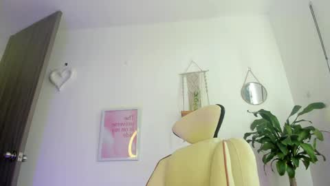 Emma online show from April 3, 3:43 pm