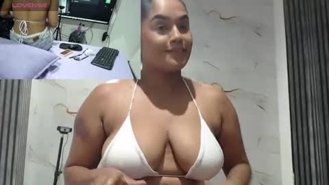 emma_trons_ online show from August 4, 1:33 am