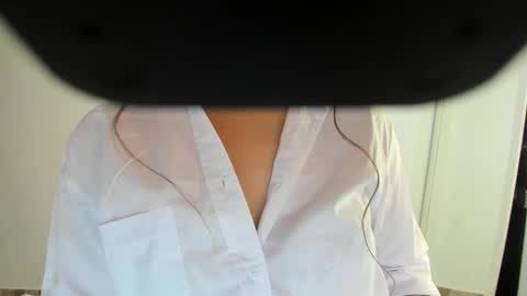 emma_white02 online show from October 4, 4:44 pm