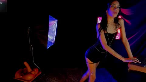 Emma Duque online show from December 15, 4:50 am