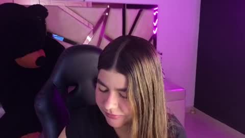 Snapshot of emmalee_a chatting on February 22, 10:40 am Emma online show from February 22, 10:40 am