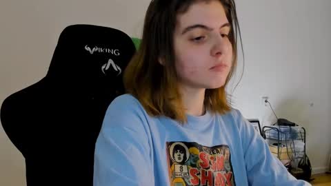 Emma online show from December 9, 8:01 pm