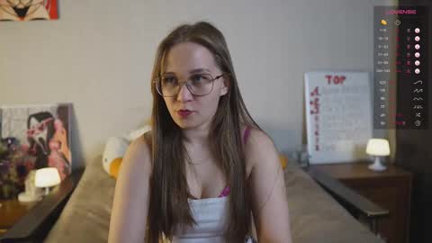 Mia online show from November 12, 4:49 pm