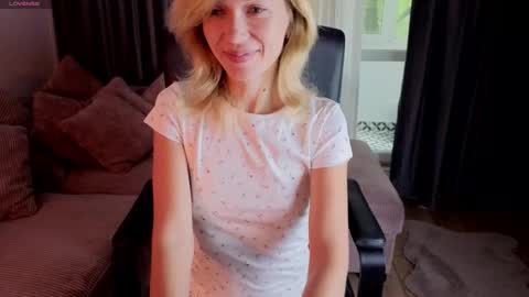 Snapshot of emmawonder00 chatting on September 26, 10:13 am Emma online show from September 26, 10:13 am