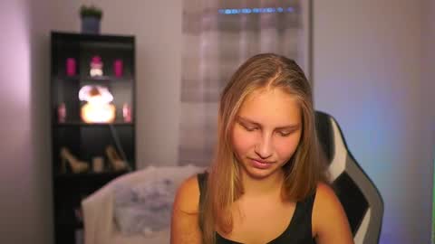 Snapshot of emmie_murray chatting on October 19, 2:30 pm Emmie online show from October 19, 2:30 pm