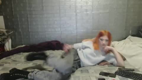 Emmily000 online show from December 3, 2:01 am