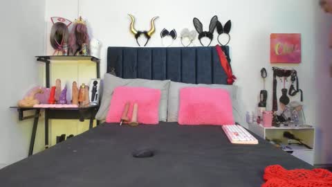          online show from February 3, 12:32 pm