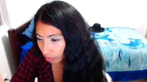 Snapshot of eren_mikasa chatting on September 18, 2:21 am sofia online show from September 18, 2:21 am