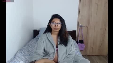 Snapshot of eren_mikasa chatting on January 6, 7:24 pm sofia online show from January 6, 7:24 pm