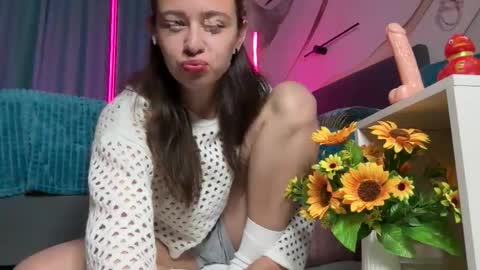 Snapshot of erika_miu chatting on October 17, 5:38 pm Erika Miu online show from October 17, 5:38 pm