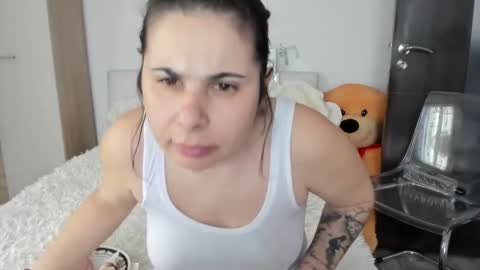 eroticsensualkitty4u online show from April 2, 7:28 am