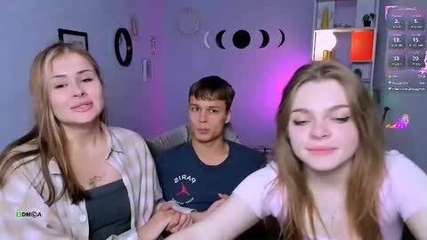 Snapshot of esma_shine chatting on September 20, 2:43 am esma_shine online show from September 20, 2:43 am