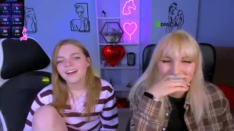 Snapshot of esma_shine chatting on October 14, 8:55 pm esma_shine online show from October 14, 8:55 pm