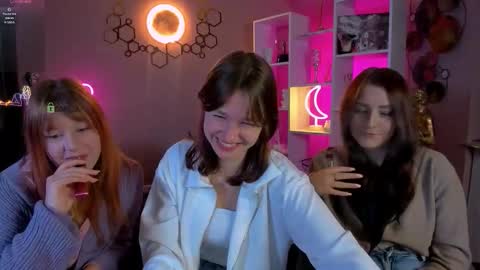 Snapshot of esma_shine chatting on September 15, 7:32 pm esma_shine online show from September 15, 7:32 pm