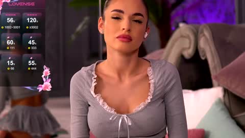 Raluca  online show from December 18, 11:40 pm