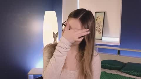 Jennifer online show from February 8, 9:24 am