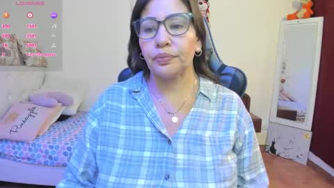 esme online show from March 29, 8:30 pm