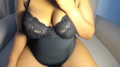 Esme online show from September 24, 9:25 pm