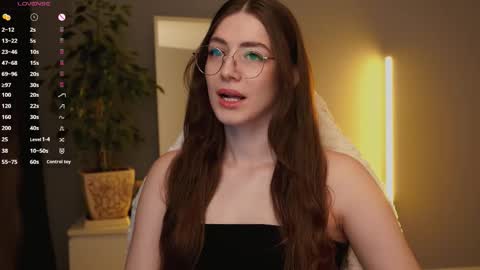 Snapshot of ester_hill chatting on September 19, 12:09 am Ester online show from September 19, 12:09 am