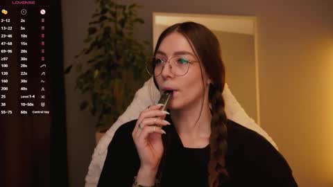 Ester online show from November 7, 9:04 am