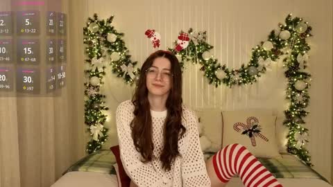 Snapshot of ester_hill chatting on December 19, 7:29 pm Ester online show from December 19, 7:29 pm