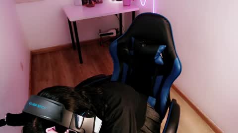 Moon online show from April 10, 9:54 pm