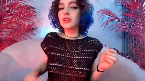 E V A online show from October 30, 8:43 pm