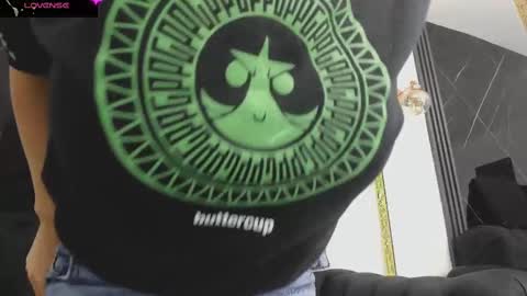Snapshot of evaloviaa_ chatting on October 21, 1:37 pm Eva online show from October 21, 1:37 pm