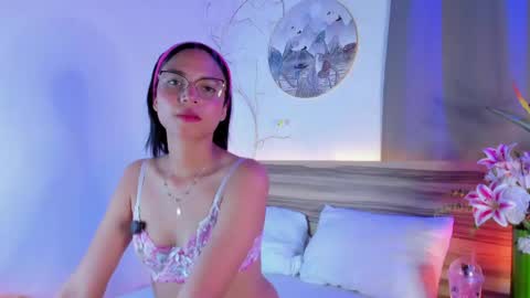 evalune_ online show from May 6, 9:08 pm