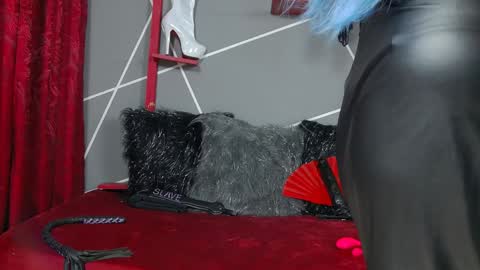 Snapshot of evangeline_17 chatting on January 3, 3:12 pm Miss Evangeline    online show from January 3, 3:12 pm