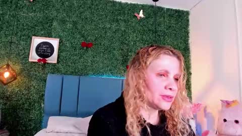  Evangelyne  online show from March 3, 7:20 pm