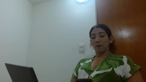 evarodriguez_ online show from May 28, 6:06 pm