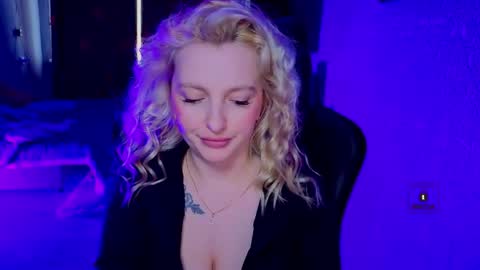 evavibe online show from March 31, 10:04 am