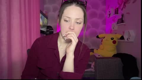 EvaxBlush online show from April 15, 9:10 am