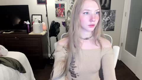 Snapshot of eve003300 chatting on January 20, 11:10 pm Goddess Eve online show from January 20, 11:10 pm