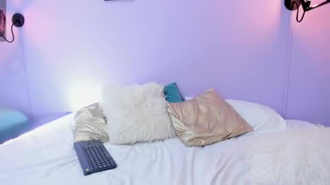 Snapshot of evelin__miller chatting on October 18, 8:10 pm evelin miller online show from October 18, 8:10 pm