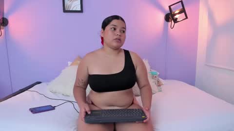 Snapshot of evelin__miller chatting on October 16, 8:00 pm evelin miller online show from October 16, 8:00 pm
