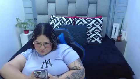 evelin zaens online show from March 12, 5:32 am