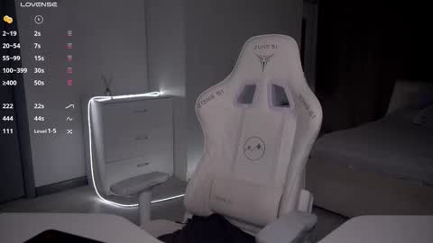 Evelina online show from November 30, 6:45 pm