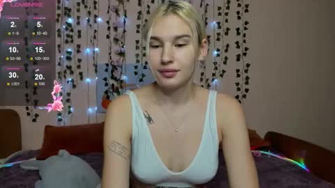 Evelina online show from November 14, 2:33 am