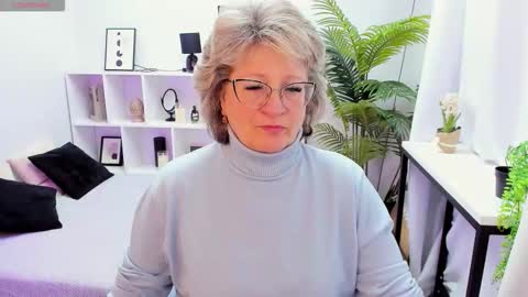 Evelyn online show from December 1, 5:11 am