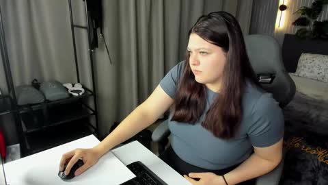 Evelyne Loo online show from May 18, 12:53 am