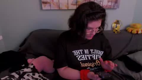 Everly online show from June 17, 6:09 pm