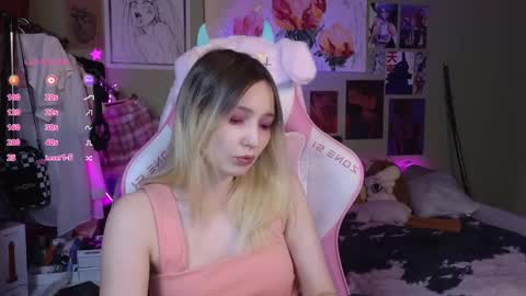 Snapshot of evie_rosen chatting on January 10, 8:37 pm Evie online show from January 10, 8:37 pm