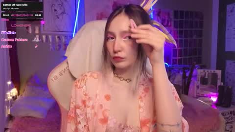 Evie online show from November 12, 9:24 pm