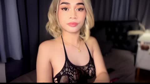 chloee online show from June 5, 12:15 am