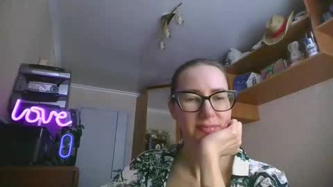 feraliss online show from February 3, 7:57 am