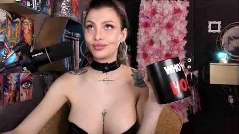 Sarah online show from February 11, 6:20 pm